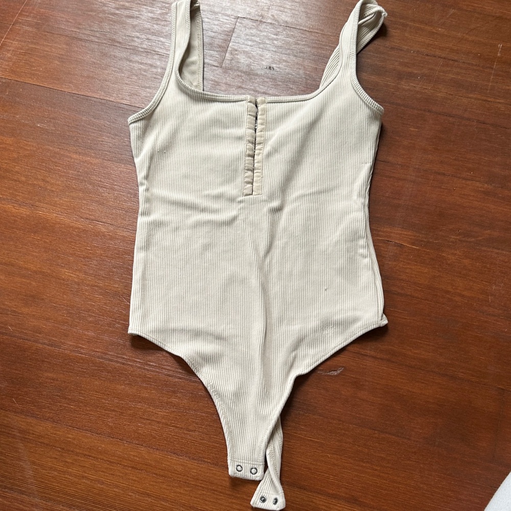 NWOT A&F Hook eye latch Bodysuit